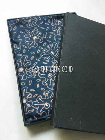 Natural Dye Batik Handwritten Traditional Indonesian Batik Fabric Cotton Indigo Blue – Modern Floral