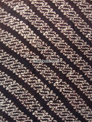 Authentic Hand-Drawn Parang Kusumo Batik Silk Fabric – Premium Javanese Silk Textile for Luxury Fashion