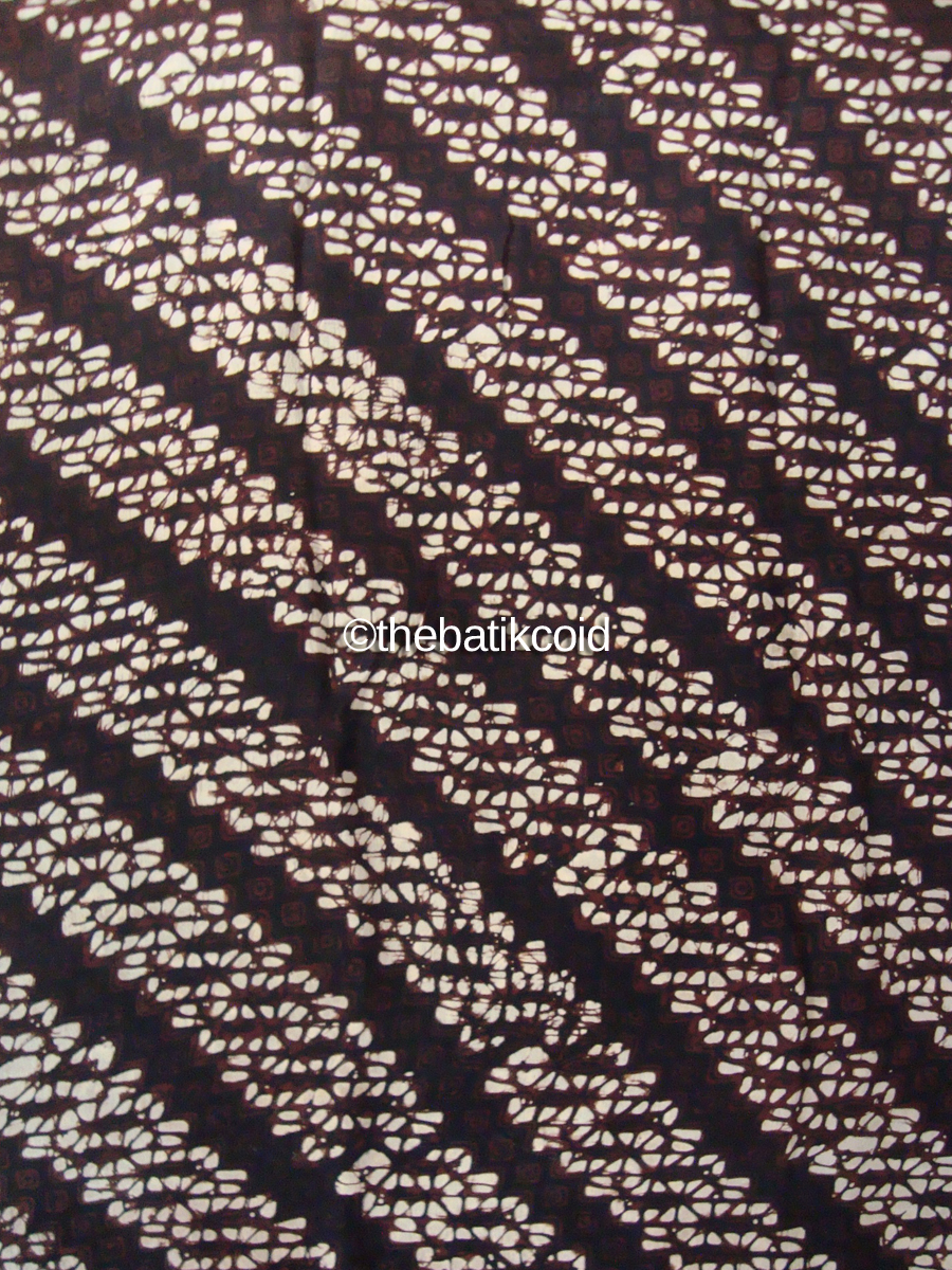 Authentic Hand-Drawn Parang Kusumo Batik Silk Fabric – Premium Javanese Silk Textile for Luxury Fashion