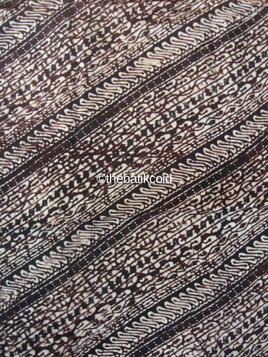 Authentic Hand-Drawn Parang Seling Udan Liris Batik Silk Fabric – Premium Javanese Textile Yardage for Designers